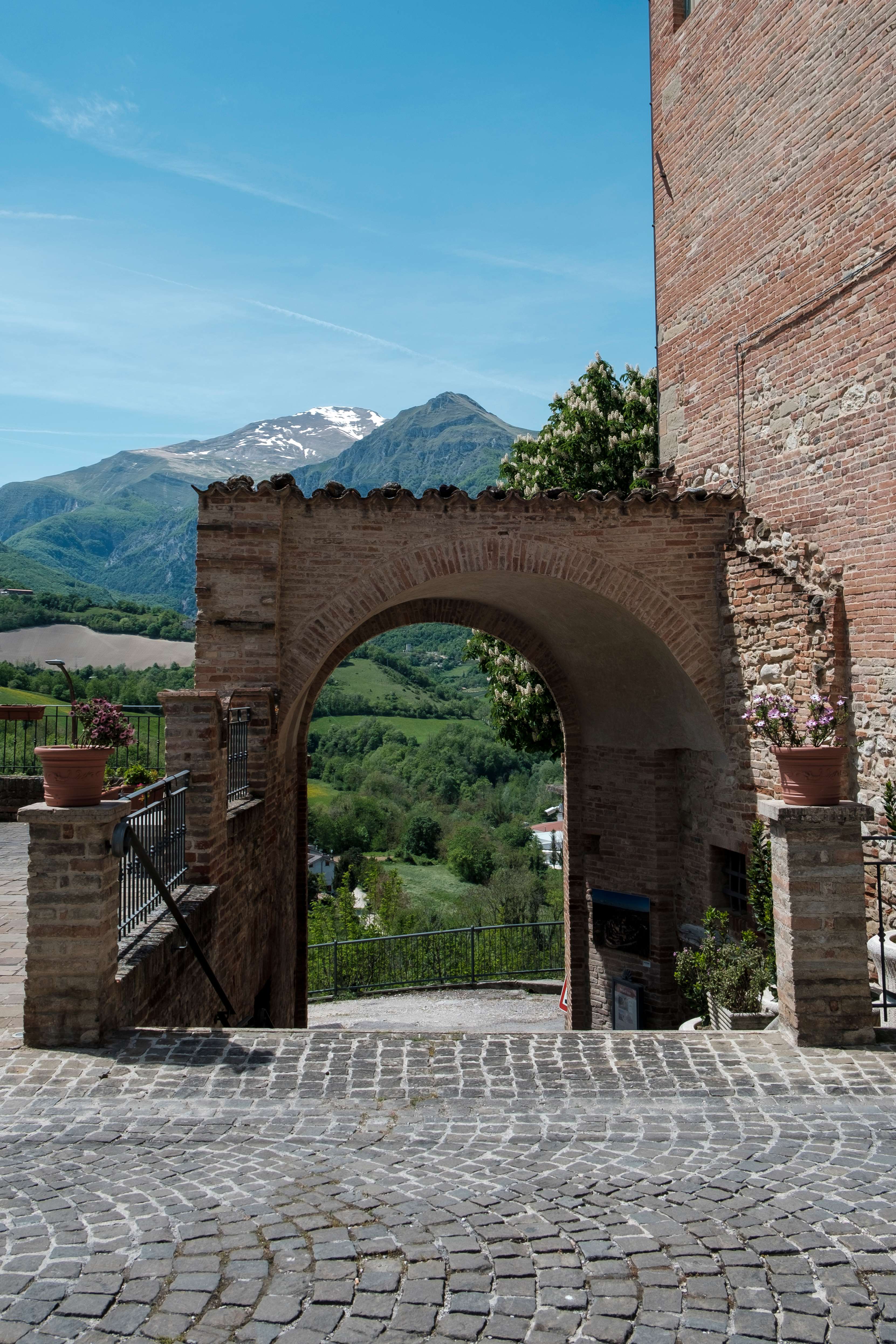 Porta di Valle (o di Vetice)