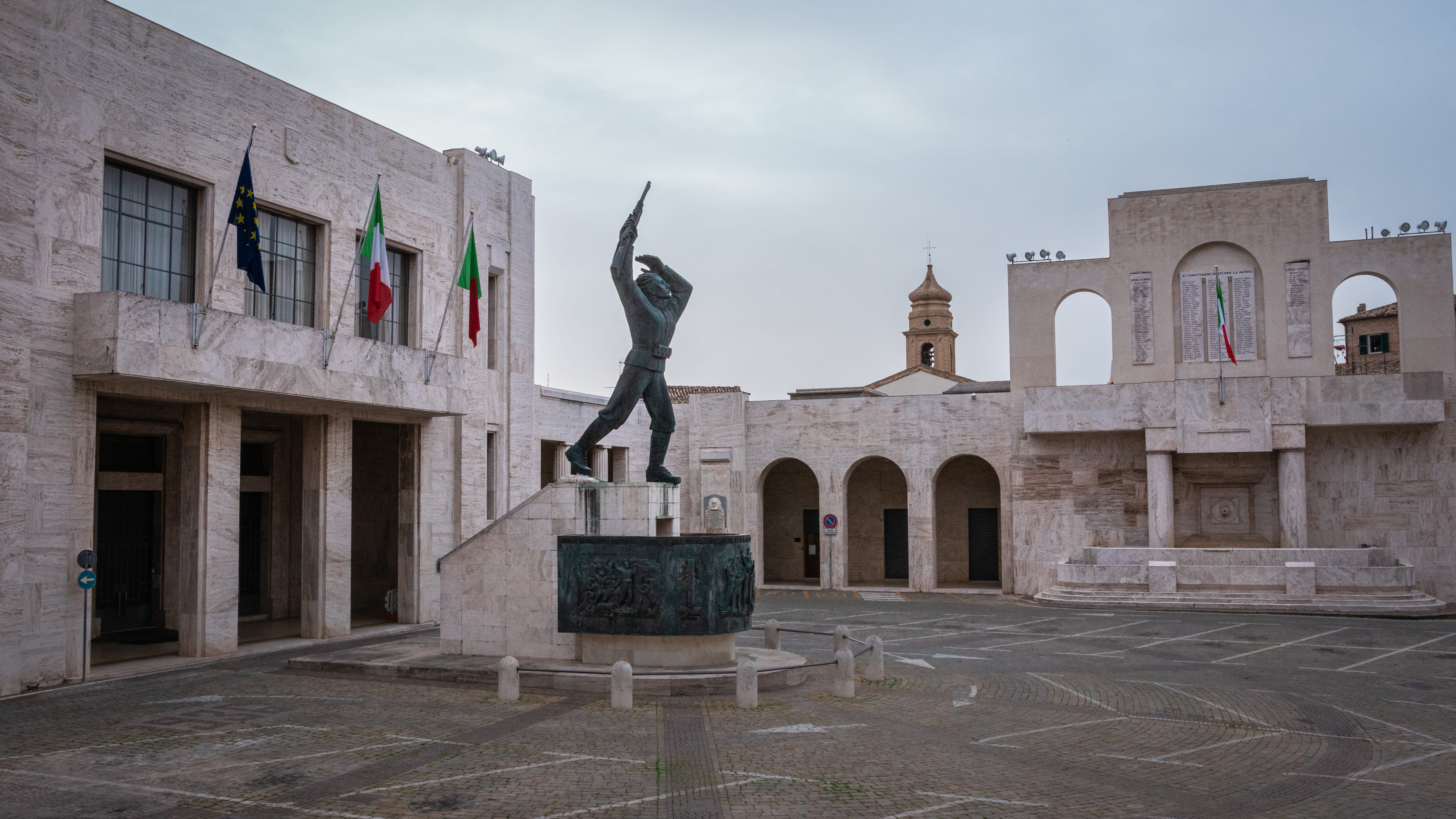 Piazza Filippo Corridoni (architettura razionalista)